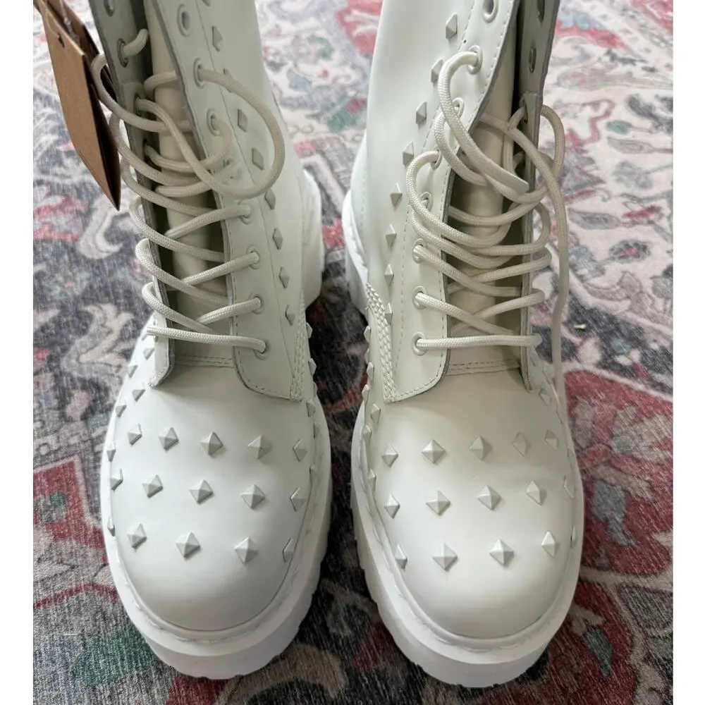 New Dr. Doc Martens 1490 Stud Boot in White Platform Combat Boot Size 11